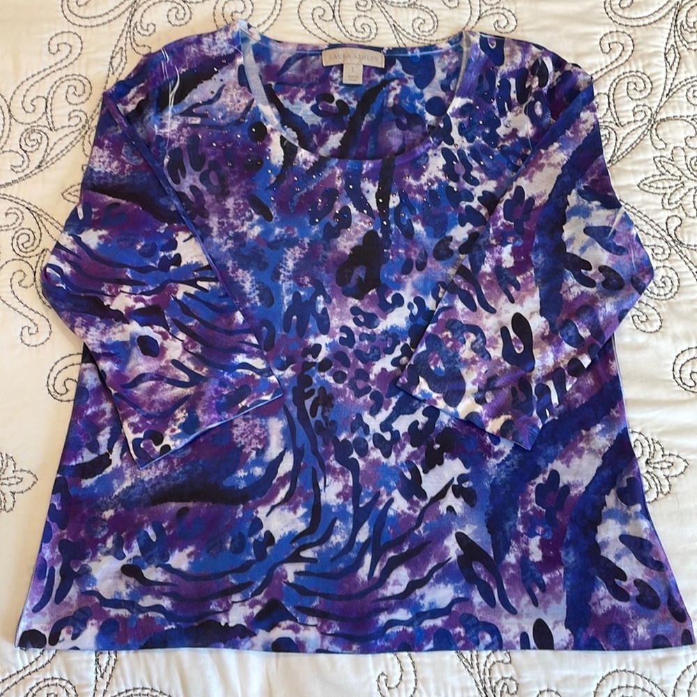 Multicolored sequined tee